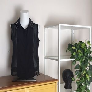 Sleeveless embellished collar shirt